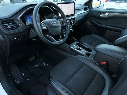Used 2023 Ford Escape SE image 13