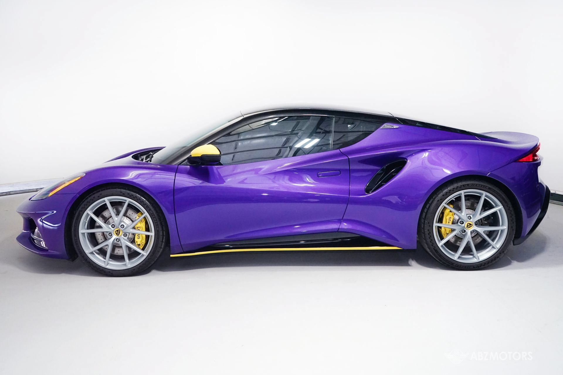 Used 2026 Lotus Emira SE RWD image 4