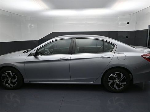 Used 2016 Honda Accord LX image 10