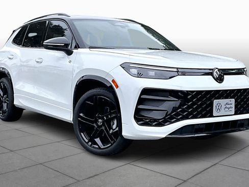 New 2026 Volkswagen Tiguan SE R-Line FWD image 2
