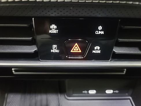 Used 2025 Volkswagen Atlas Cross Sport SE FWD image 34