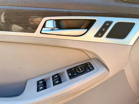 Used 2018 Genesis G80 3.8 AWD/4WD image 12