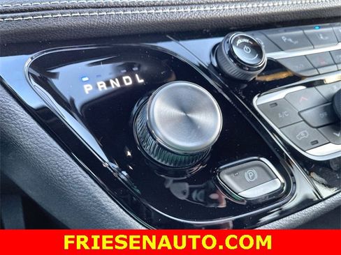 New 2025 Chrysler Pacifica Select w/ Uconnect Theater Family Group image 19