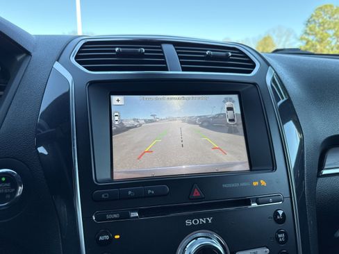 Certified 2018 Ford Explorer Limited w/ Equipment Group 301A image 18