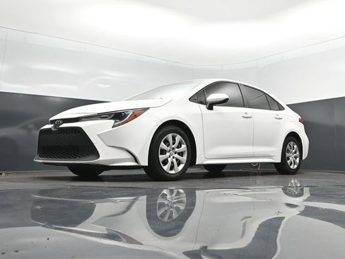 Used 2022 Toyota Corolla LE FWD image 39