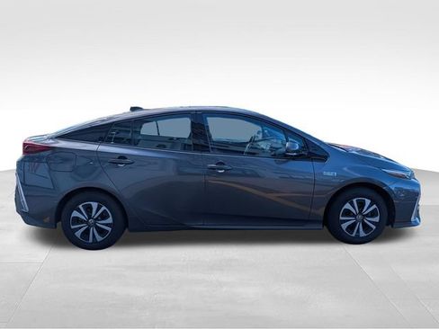 Used 2017 Toyota Prius Prime Advanced FWD image 8
