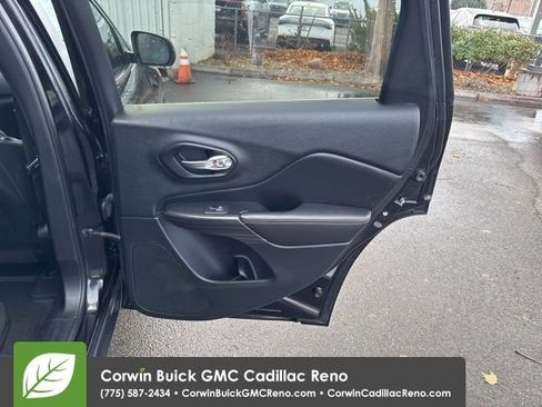 Used 2017 Jeep Cherokee Limited image 21