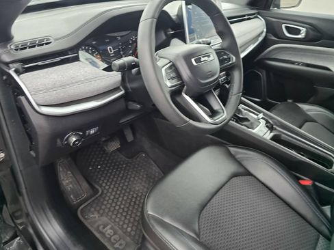 Used 2025 Jeep Compass Latitude w/ Sun & Sound Group AWD/4WD image 22