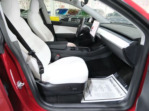 Used 2021 Tesla Model Y Performance image 31