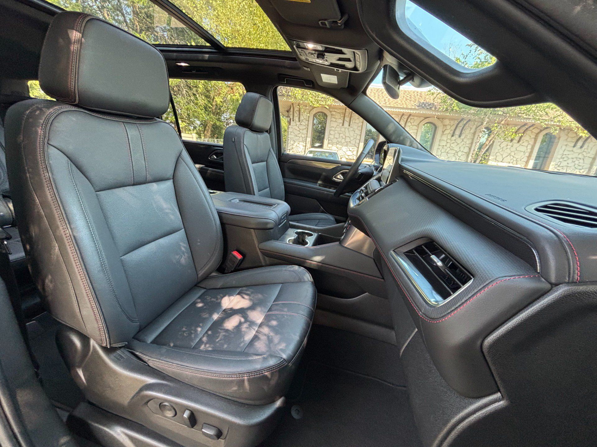 Used 2023 Chevrolet Suburban RST w/ Sport Performance Package AWD/4WD image 32
