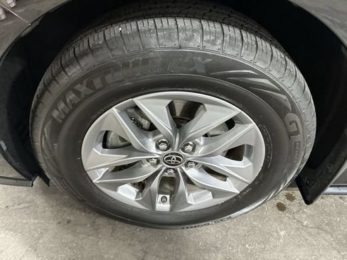 Used 2022 Toyota Sienna XLE FWD image 23