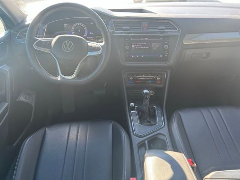 Used 2022 Volkswagen Tiguan SE image 9