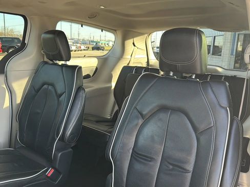 Used 2022 Chrysler Pacifica Limited image 55