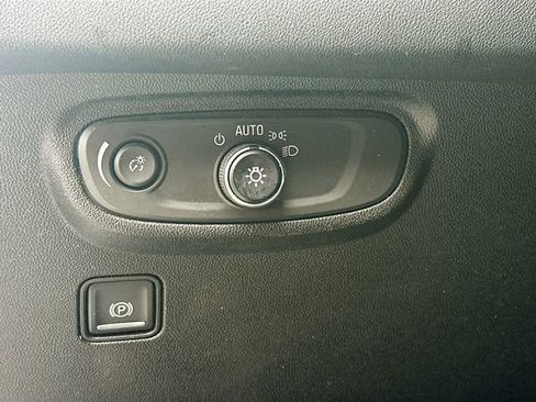 Used 2019 GMC Terrain SLE image 11