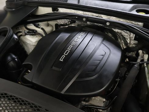 Used 2017 Porsche Macan AWD/4WD image 29