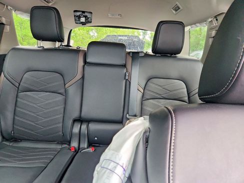 Used 2025 Nissan Pathfinder Platinum w/ Cargo Package AWD/4WD image 7