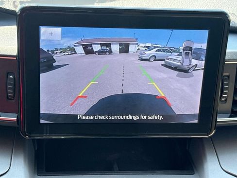 Used 2023 Ford Explorer XLT w/ Equipment Group 202A AWD/4WD image 24