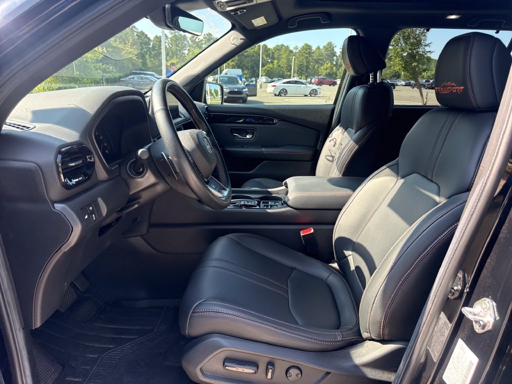 Certified 2025 Honda Pilot TrailSport image 13