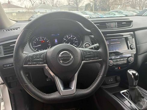Used 2020 Nissan Rogue SV FWD image 11