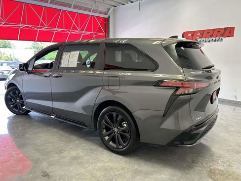 Used 2025 Toyota Sienna XSE FWD image 6