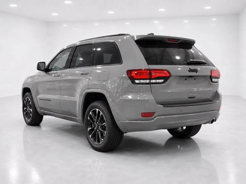 Used 2021 Jeep Grand Cherokee Laredo X AWD/4WD image 3
