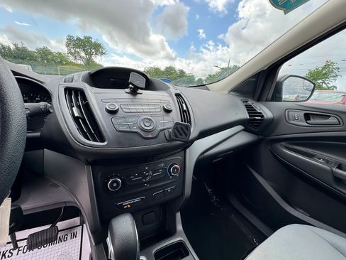 Used 2019 Ford Escape S image 18