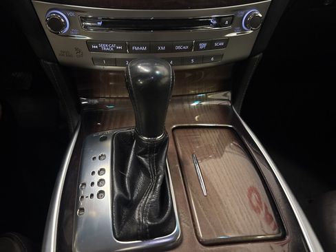 Used 2016 INFINITI Q70 L 3.7 w/ Deluxe Touring Package image 19