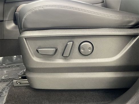 New 2025 Nissan Armada SL w/ Captain's Chari Seat Package image 27