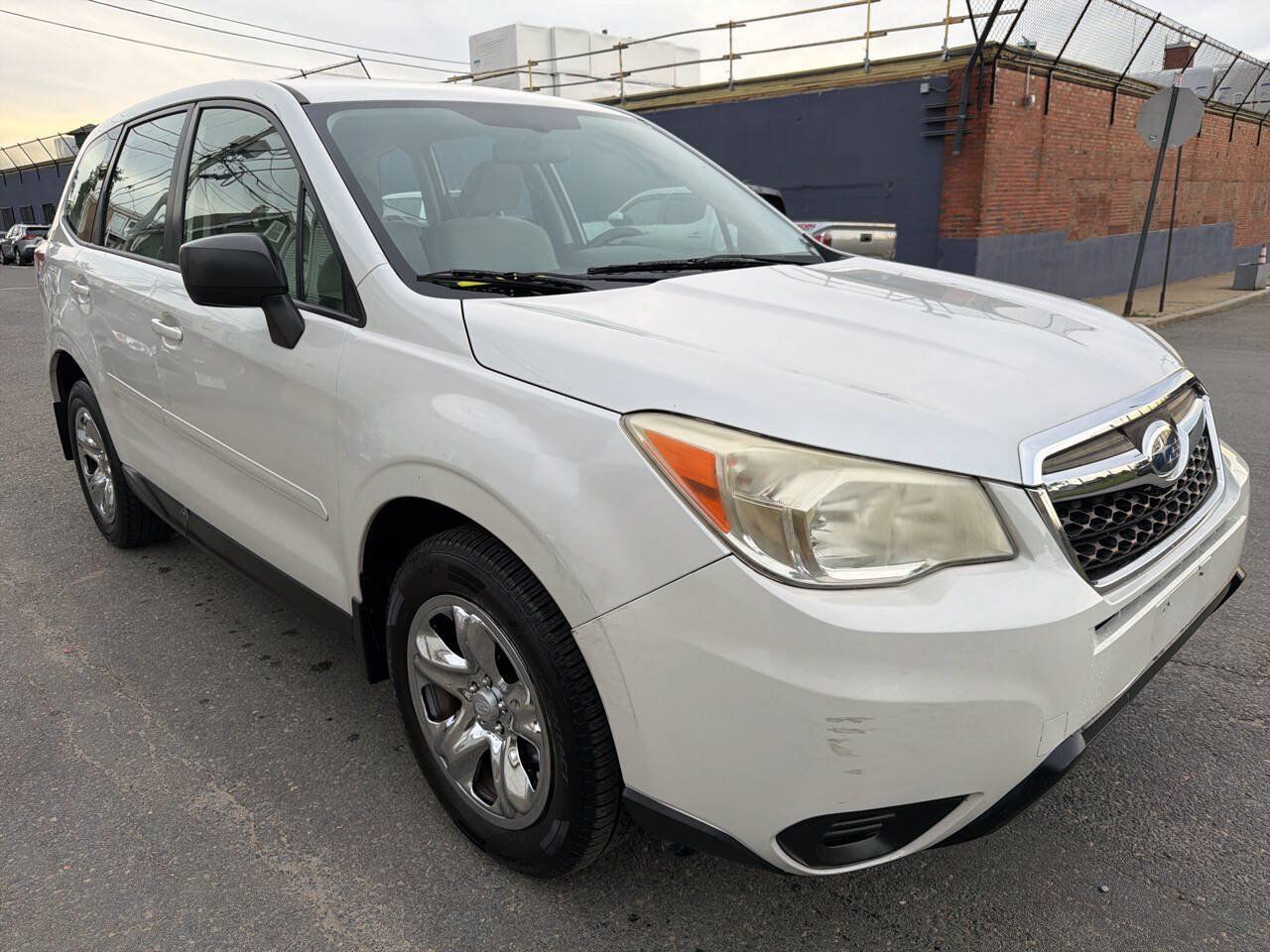 Used 2014 Subaru Forester 2.5i AWD/4WD image 2