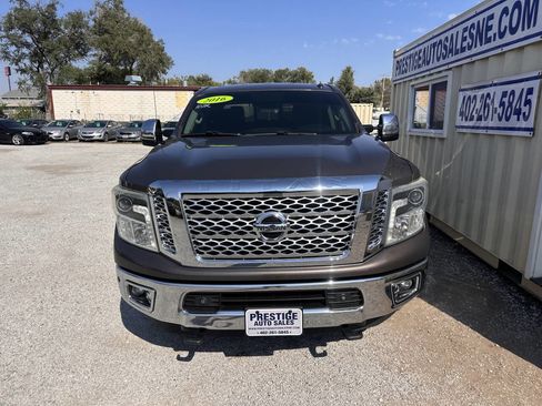 Used 2016 Nissan Titan SL image 2