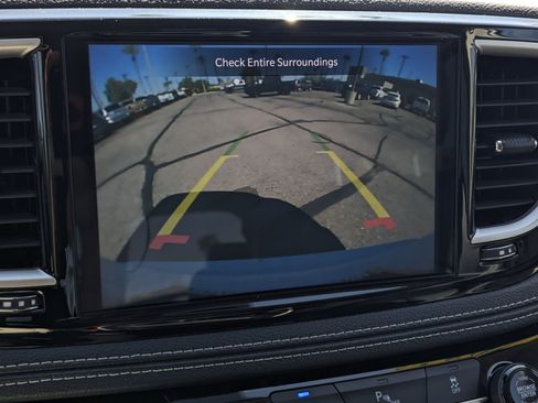 Used 2024 Chrysler Pacifica Limited FWD image 11