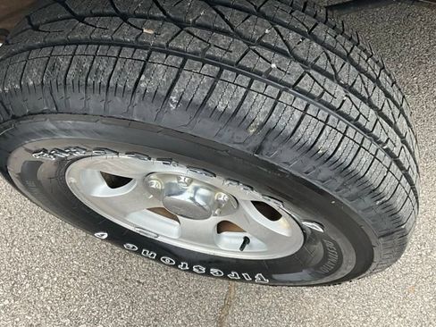 Used 2002 Ford F150 XLT AWD/4WD image 4