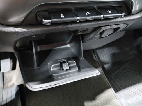 Used 2018 Chevrolet Silverado 1500 LT w/ All Star Edition image 33