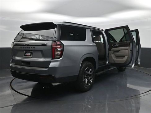 Used 2023 Chevrolet Suburban Z71 w/ Luxury Package image 35