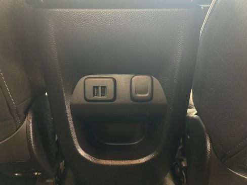 Used 2015 GMC Canyon SLE w/ SLE Convenience Package image 20