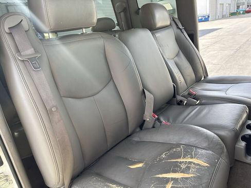 Used 2005 GMC Sierra 2500 SLE w/ Skid Plate Package AWD/4WD image 37