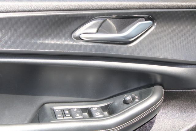 Used 2025 Jeep Grand Cherokee Altitude RWD image 13