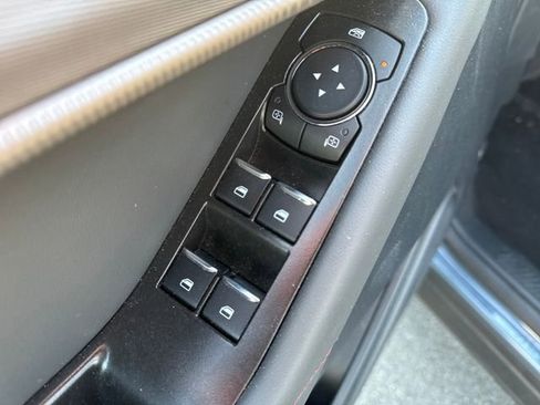 Used 2025 Ford Explorer Active AWD/4WD image 26