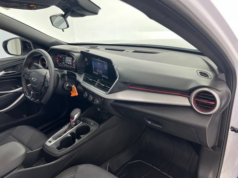 Used 2025 Chevrolet Trax RS w/ Sunroof Package FWD image 26