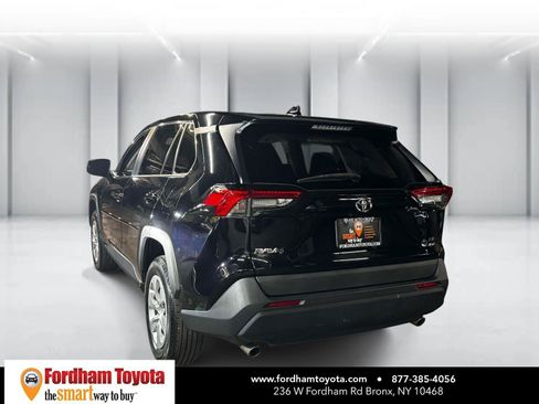 Used 2023 Toyota RAV4 LE AWD/4WD image 5