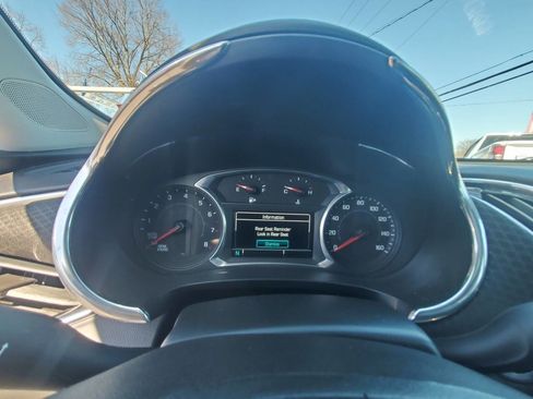 Used 2018 Chevrolet Malibu LT image 16