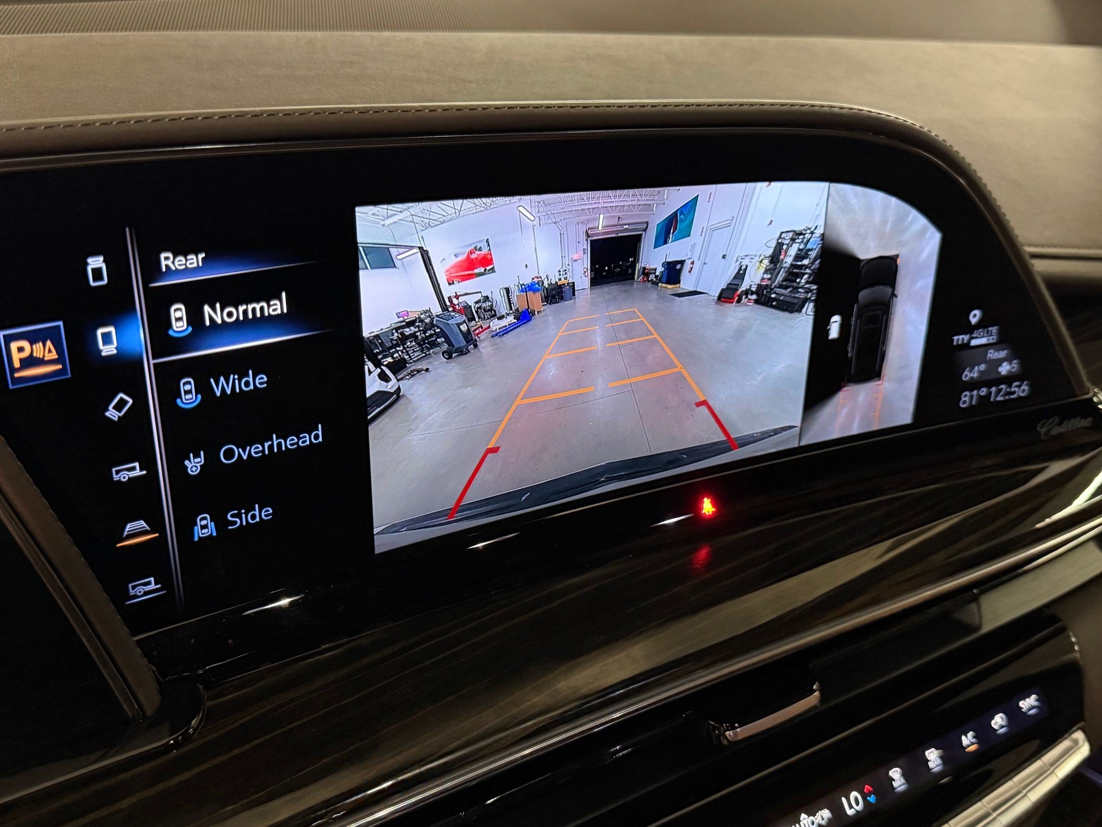 Used 2021 Cadillac Escalade ESV Premium Luxury w/ Driver Assist Tech Package AWD/4WD image 31