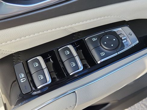 Used 2023 Kia Sorento SX image 16