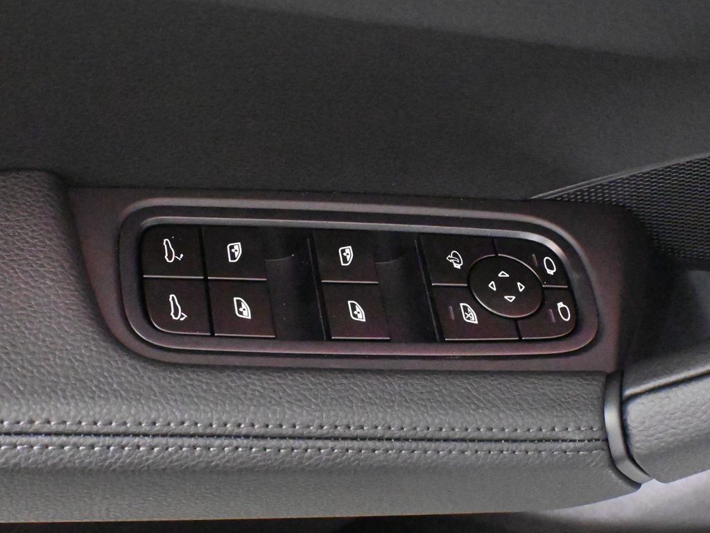 Used 2026 Porsche Cayenne AWD/4WD image 31