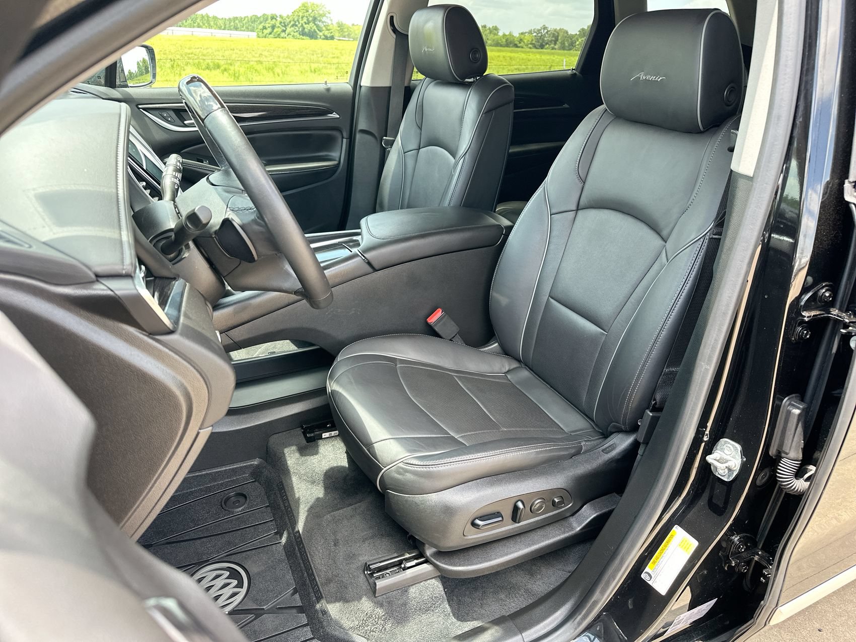 Used 2021 Buick Enclave Avenir w/ Avenir Technology Package FWD image 11