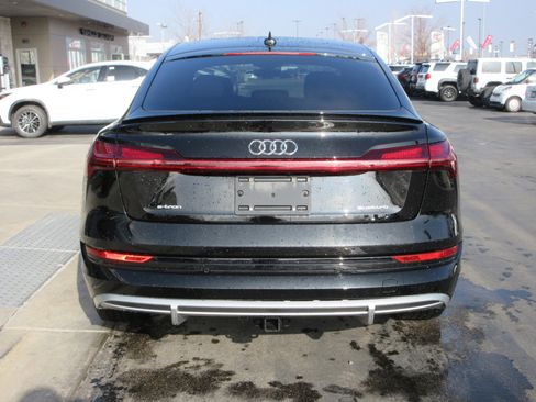 Used 2022 Audi e-tron Premium Plus image 8