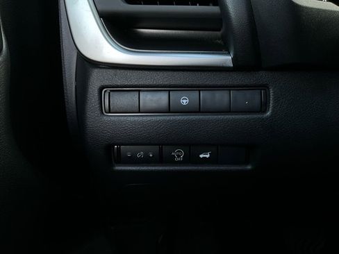 Used 2025 Nissan Rogue SV image 22