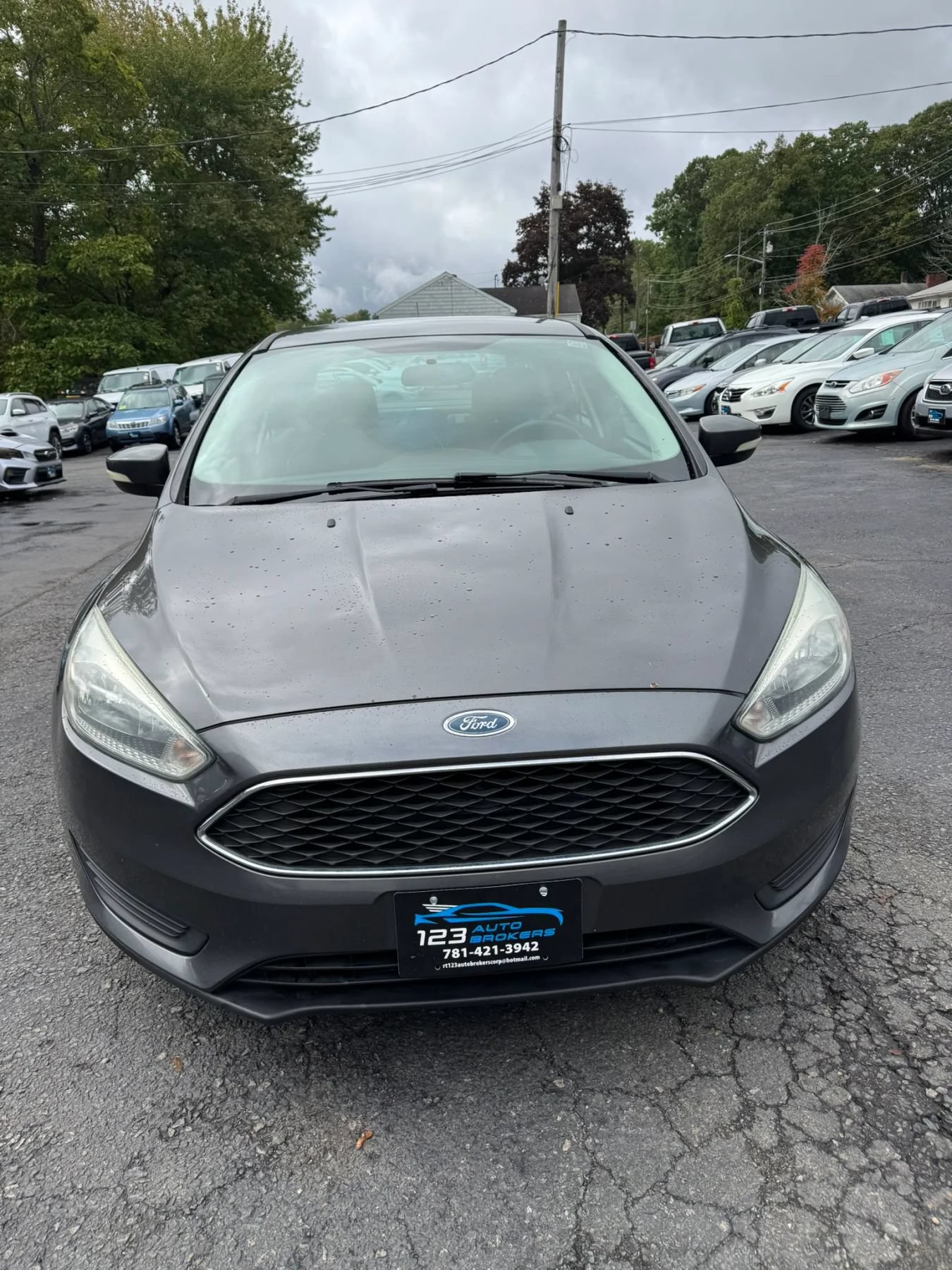 Used 2015 Ford Focus SE w/ SE Cold Weather Package FWD image 2