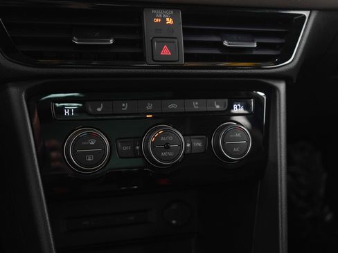 Used 2022 Volkswagen Taos SEL image 22