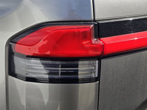 Used 2024 Lexus GX 550 image 6